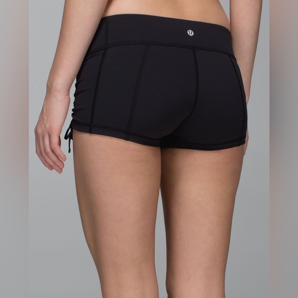 Lululemon Hot Hot Short - Picture 2 of 4